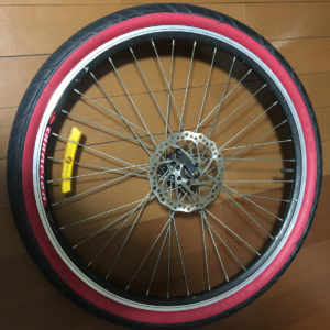 新しいブレーキローター装着後の前輪